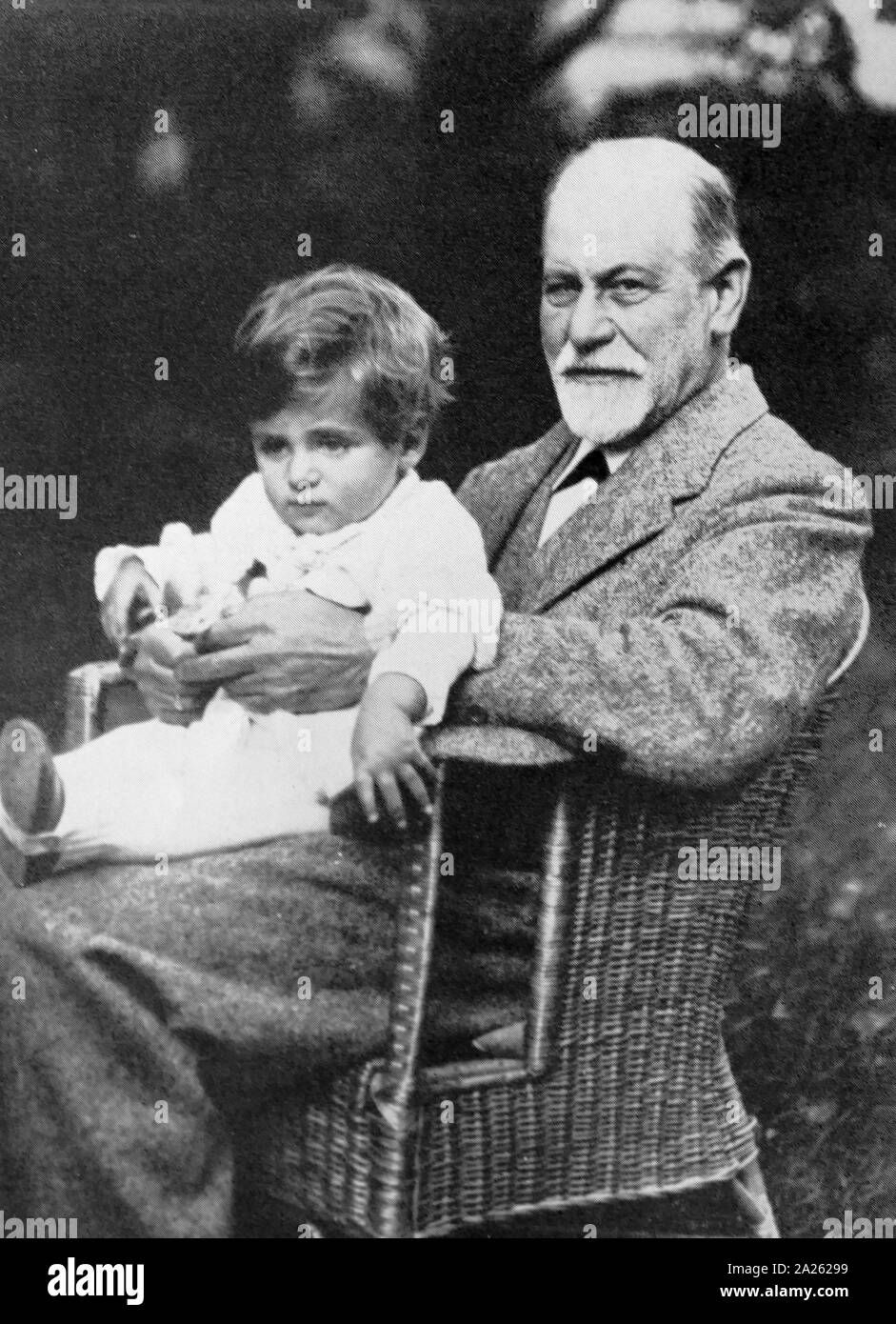 Sigmund Freud with his grandson, Stephen Gabriel Freud (1921-2015), in Germany 1922. Sigmund Freud (1856 - 23 September 1939); Austrian neurologist and the founder of psychoanalysis. 1930 Stock Photo