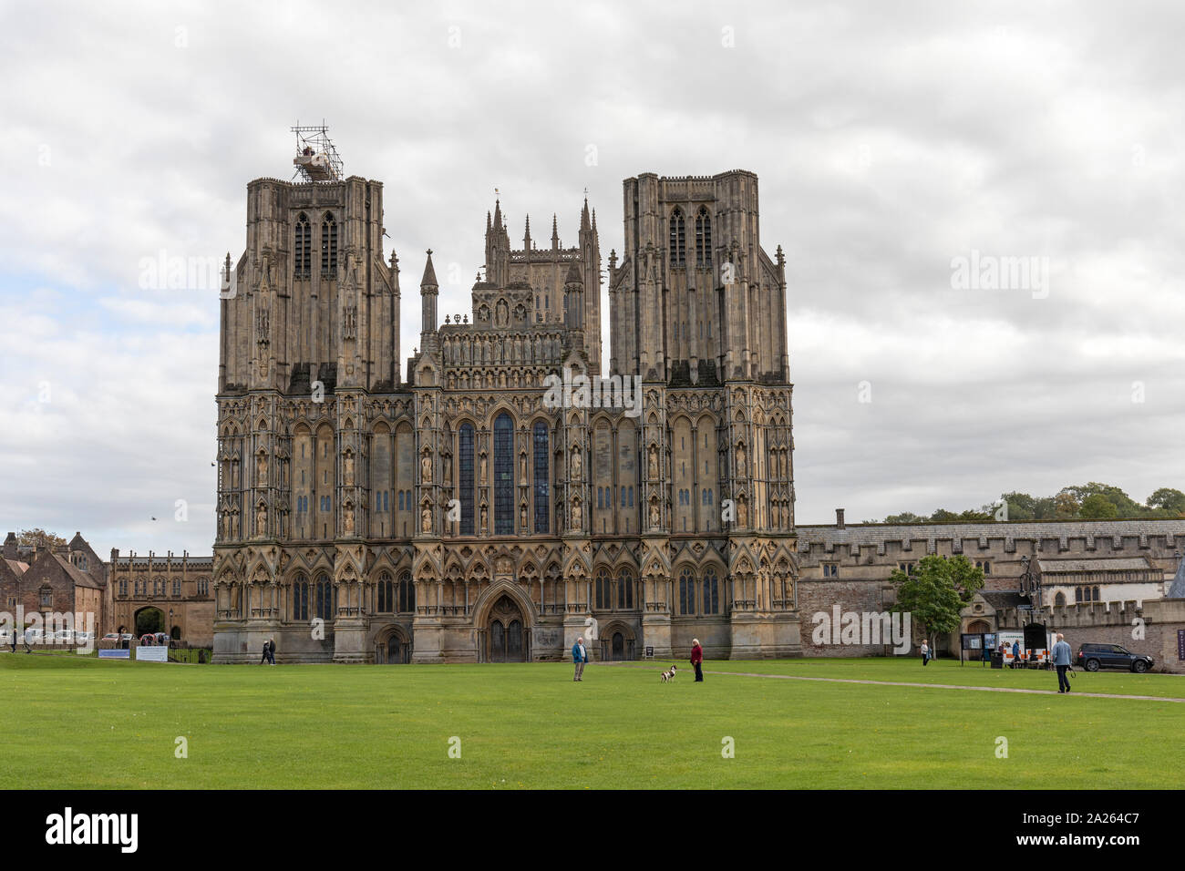 Cantilever platform assembled on the tower roof of Wells Cathedral for the 124ft freefall abseil from the North West Tower. SOS Africa Charity event, Stock Photo