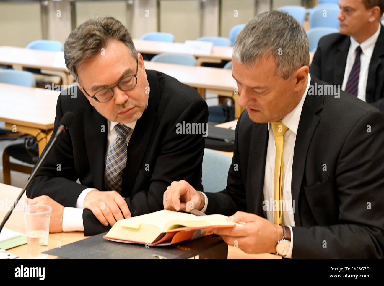 Schleswig, Germany. 01st Oct, 2019. Thomas Schürmann (l) and Wolfgang Durner sit in the courtroom as representatives of the state parliament. In an oral hearing, the State Constitutional Court deals with the question of whether a general ban on fracking can be anchored in state law. The popular initiative for the protection of the water wants to regulate a Frackingverbot in Schleswig-Holstein over changes in the federal state water law. Credit: Carsten Rehder/dpa/Alamy Live News Stock Photo