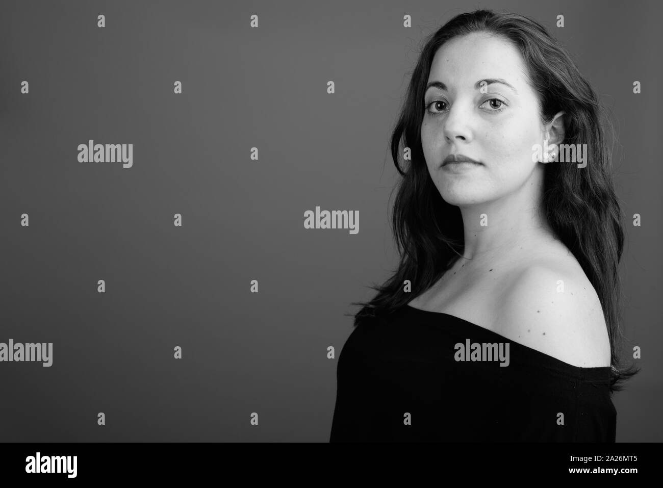 Portrait Of Young Woman Shot In Black And White Stock Photo Alamy