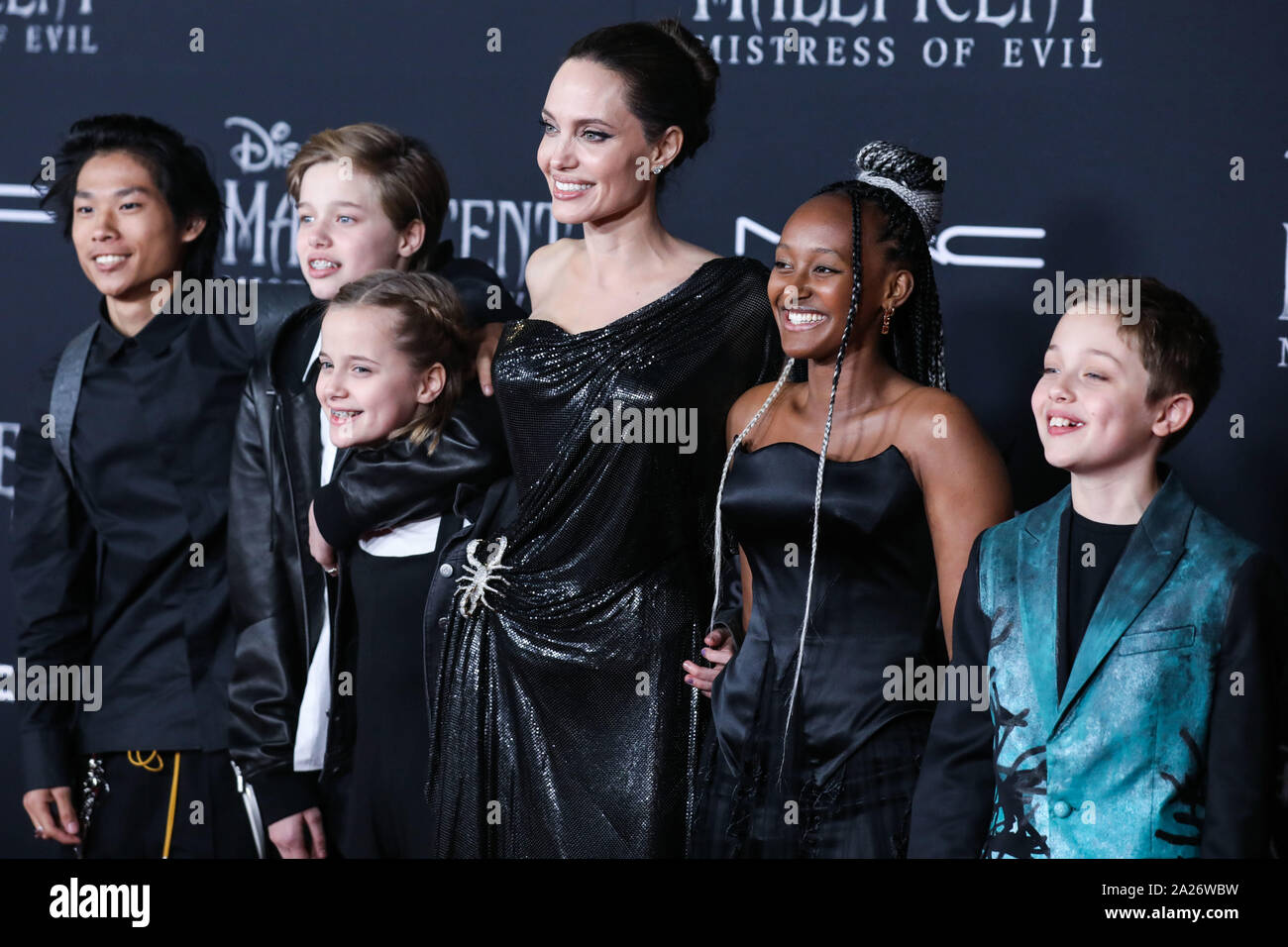 Hollywood, United States. 30th Sep, 2019. HOLLYWOOD, LOS ANGELES, CALIFORNIA, USA - SEPTEMBER 30: Pax Thien Jolie-Pitt, Shiloh Nouvel Jolie-Pitt, Vivienne Marcheline Jolie-Pitt, Angelina Jolie, Zahara Marley Jolie-Pitt, and Knox Leon Jolie-Pitt arrive at the World Premiere Of Disney's 'Maleficent: Mistress Of Evil' held at the El Capitan Theatre on September 30, 2019 in Hollywood, Los Angeles, California, United States. (Photo by Xavier Collin/Image Press Agency) Credit: Image Press Agency/Alamy Live News Stock Photo