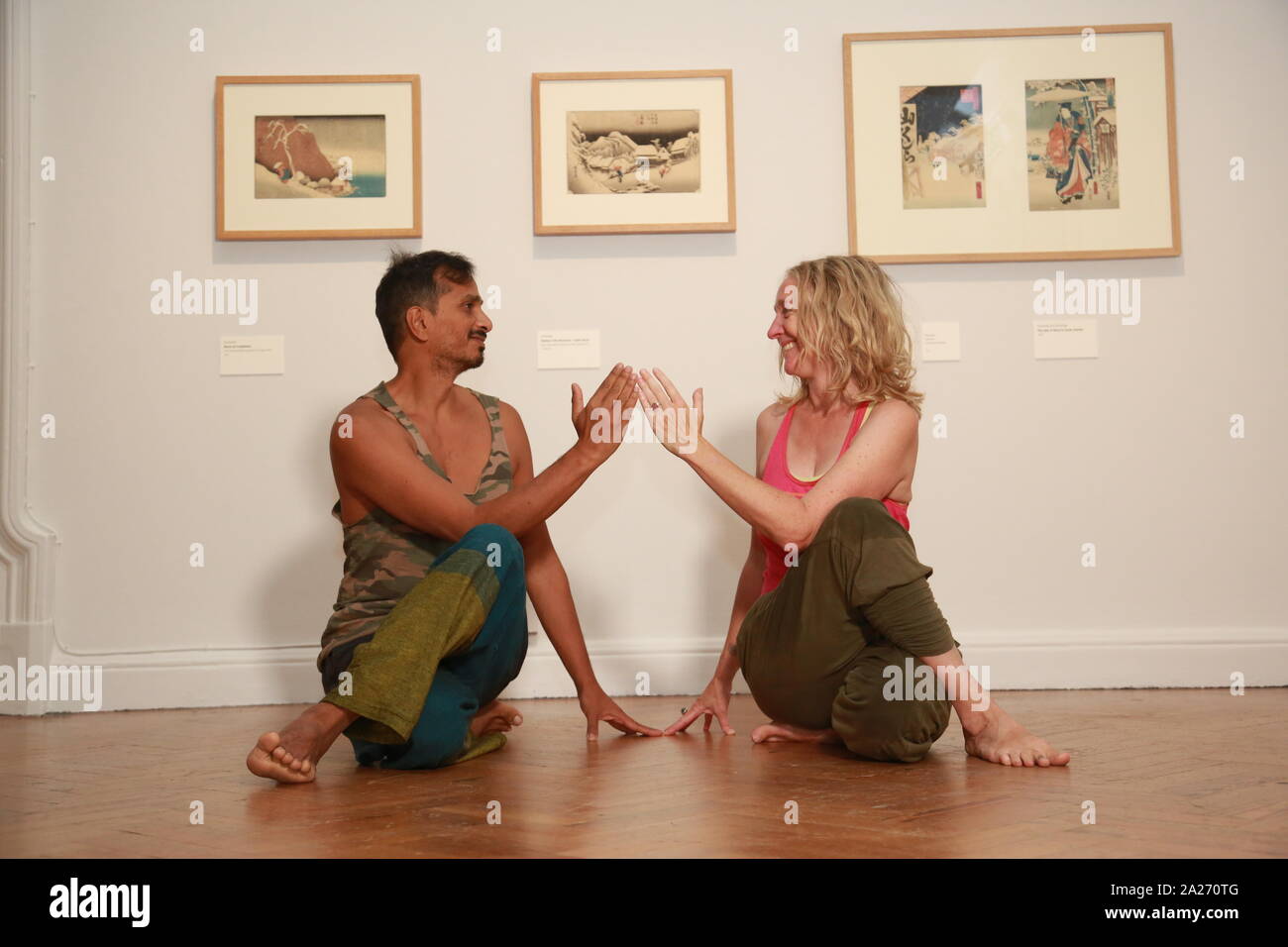 Brighton Museum & Art Gallery, Brighton & Hove Photo: Yoga teacher Cara Bowen and student Kam Ramen will lead a short yoga practice to promote the mindfulness events organised to accompany this exhibition. Floating Worlds opens to the public on Saturday 28 September 2019 to 12 January 2020 Free with Brighton Museum admission, members and residents free Come with us on a journey to explore the ‘floating worlds’ of Japan through woodcut prints from the Edo period (1615 -1868).  This exhibition invites you to experience the sights of 19th century Japan.  Guided by haiku poetry, immerse yourself i Stock Photo