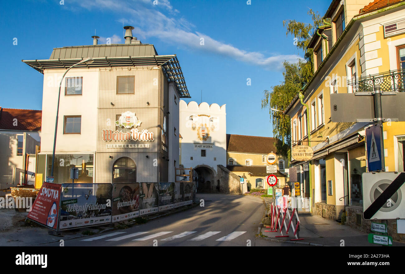 'Obere Landstraße' street in Weitra. Left can be seen the brewery, right a building with a shoe shop, and in the middle the city gate 'Oberes Tor' Stock Photo