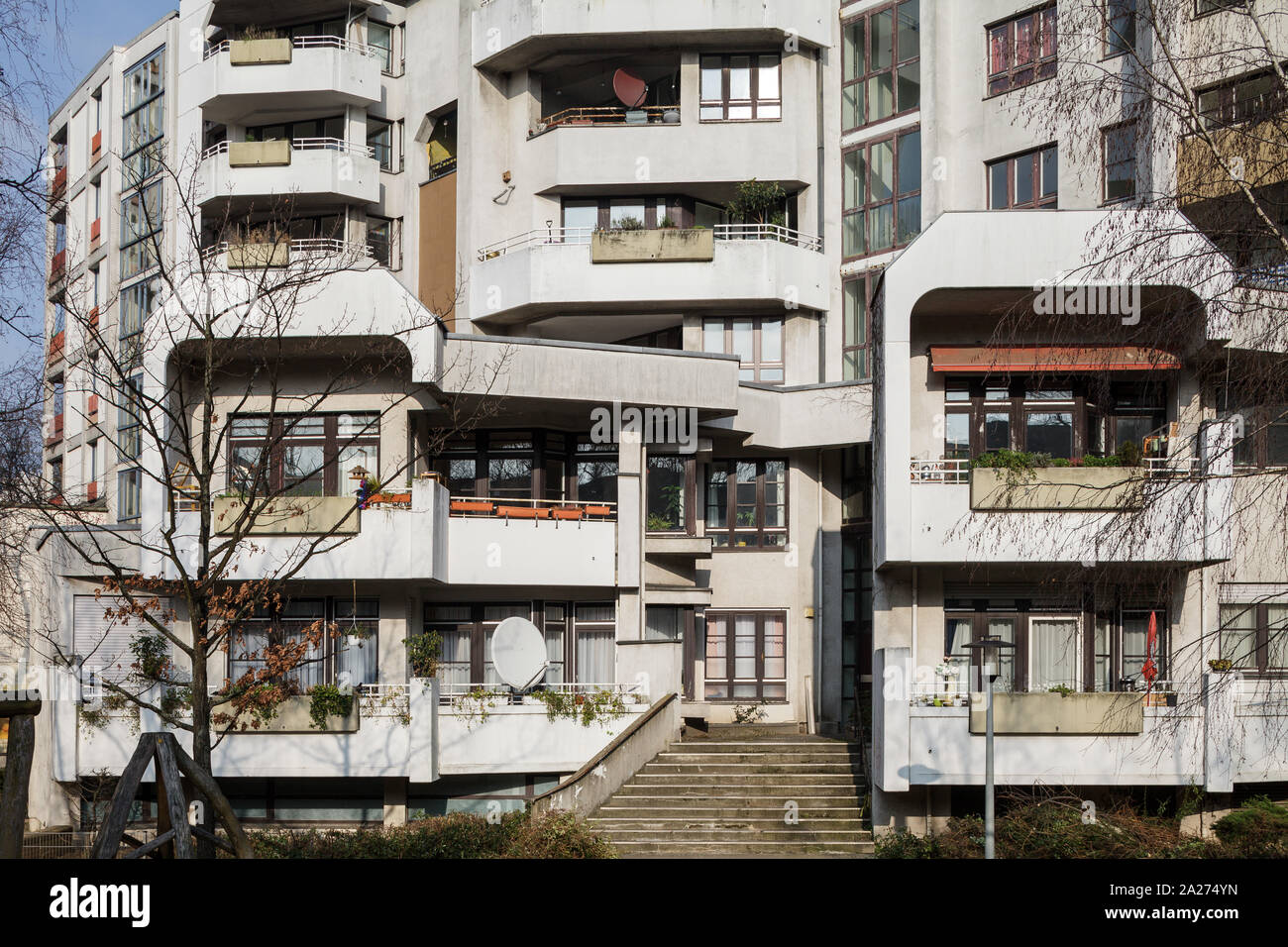 09.02.2018, Berlin, Berlin, Germany - Housing estate on Kottbusser Damm in Berlin-Kreuzberg. 00P180209D148CAROEX.JPG [MODEL RELEASE: NOT APPLICABLE, P Stock Photo