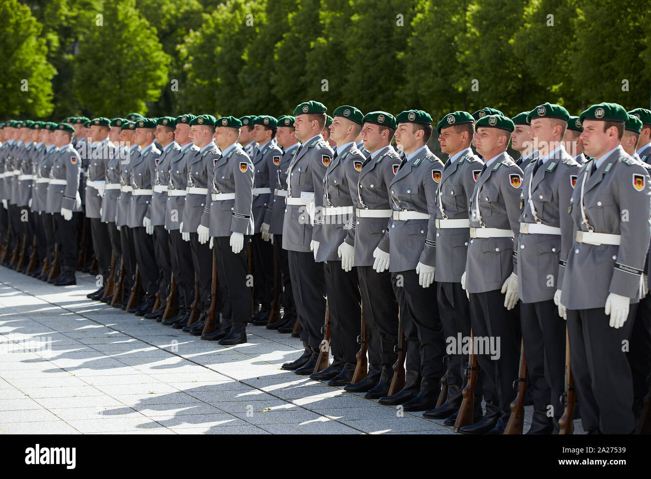 Reception with military honors hi-res stock photography and images - Alamy