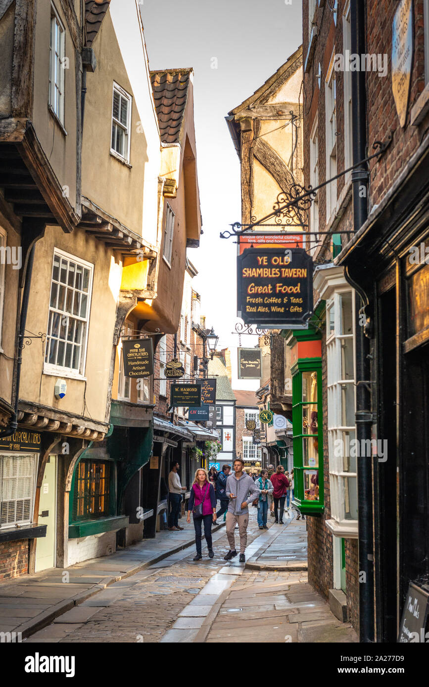 The hugely popular historic destination of York's Shambles, an fourteenth century medieval shopping street. Stock Photo