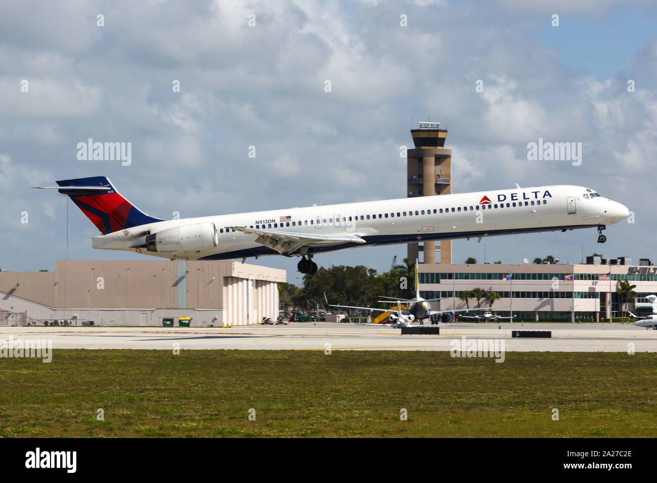 Fort Lauderdale, USA - 06. April 2019: Delta Air Lines McDonnell Douglas MD-90 airplane at Fort Lauderdale Hollywood international airport (FTL) in th United States. | usage worldwide Stock Photo