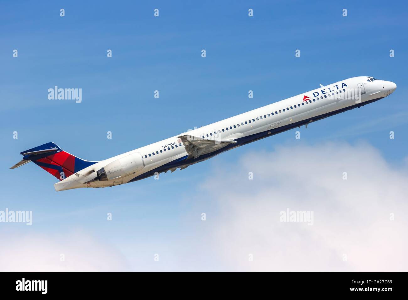 Fort Lauderdale, Florida – April 6, 2019: Delta Air Lines McDonnell Douglas MD-90 airplane at Fort Lauderdale airport (FLL) in Florida. | usage worldwide Stock Photo