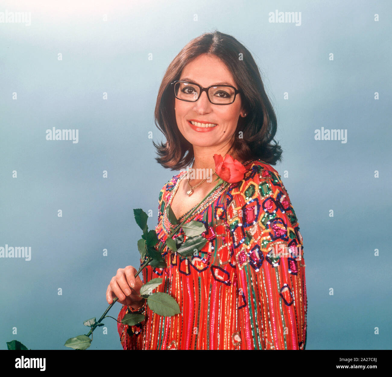 Nana Mouskouri in Dezember 1981.The greek singer and politician was born an 13 October 1934. | usage worldwide Stock Photo