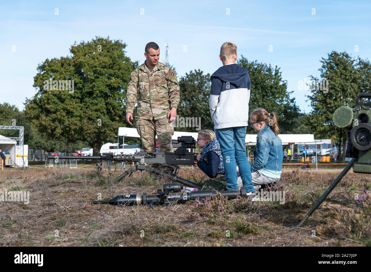 Ede,Holland,20-sep-2019:schoolchildren receive explanations from soldiers about how and what during para droppings during operation market garden 75 years ago, the end of world war two Stock Photo