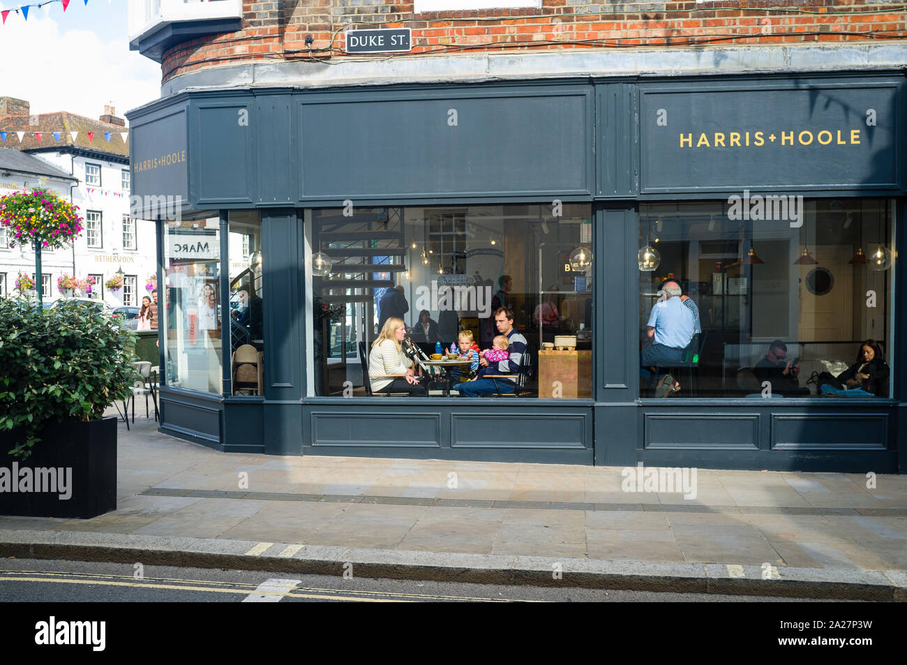 A Harris & Hoole coffee shop in Henley-on-Thames Stock Photo