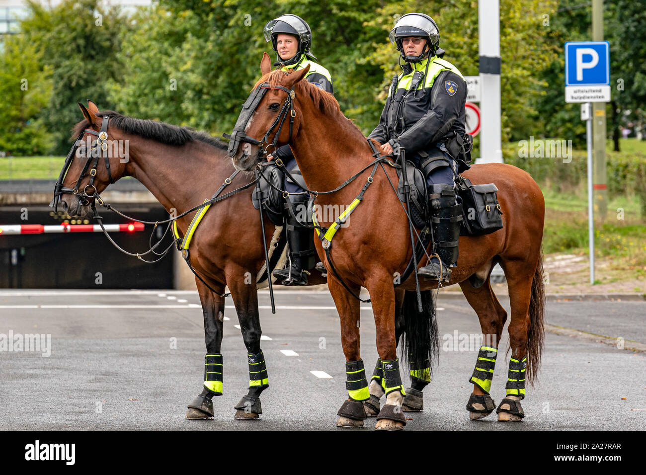 The Hague, Netherlands. 01st Oct, 2019. dutchnews, Farmers protest on Malieveld in The Hague, politie, politie te paard Credit: Pro Shots/Alamy Live News Stock Photo