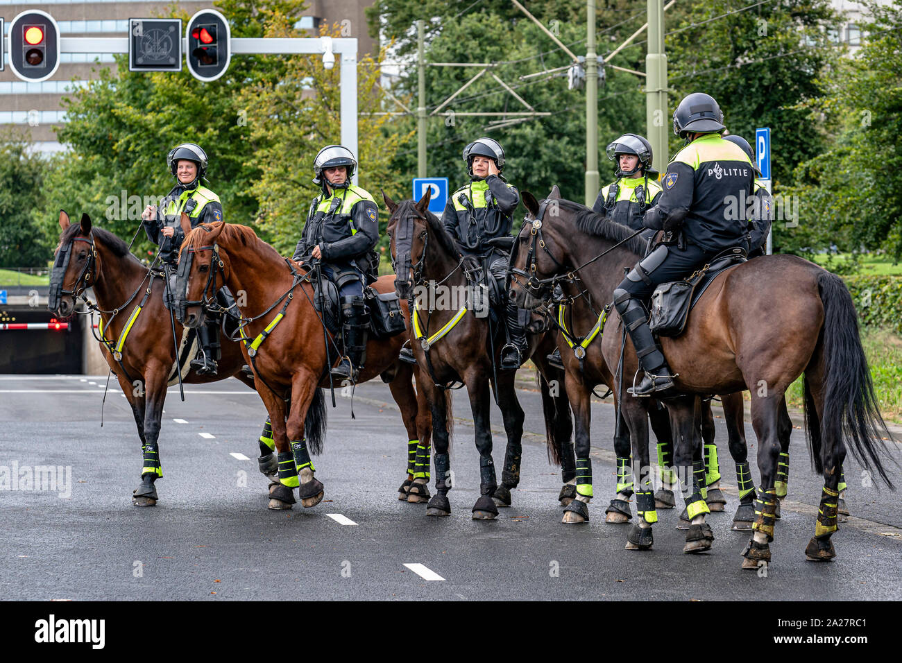 The Hague, Netherlands. 01st Oct, 2019. dutchnews, Farmers protest on Malieveld in The Hague, politie, politie te paard Credit: Pro Shots/Alamy Live News Stock Photo