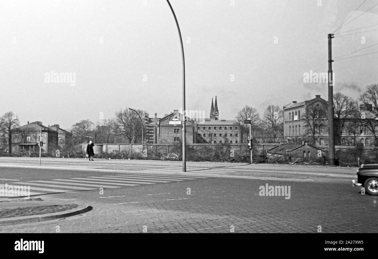 Am Goerdelerdamm in Berlin, Deutschland 1963. At Goerdelerdamm street in Berlin, Germany 1963. Stock Photo