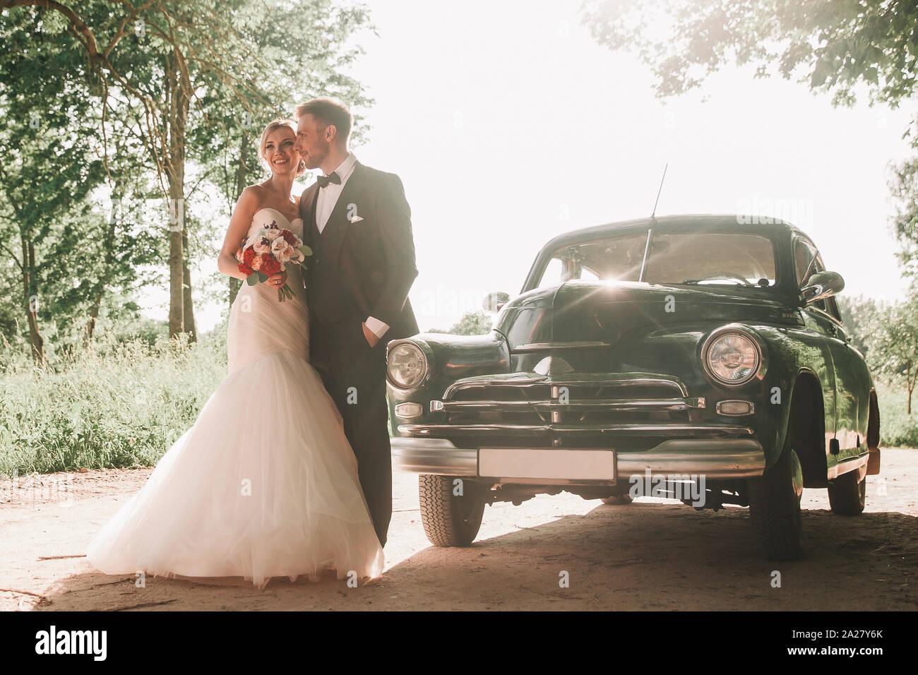 How to shoot newlyweds hi-res stock photography and images - Alamy