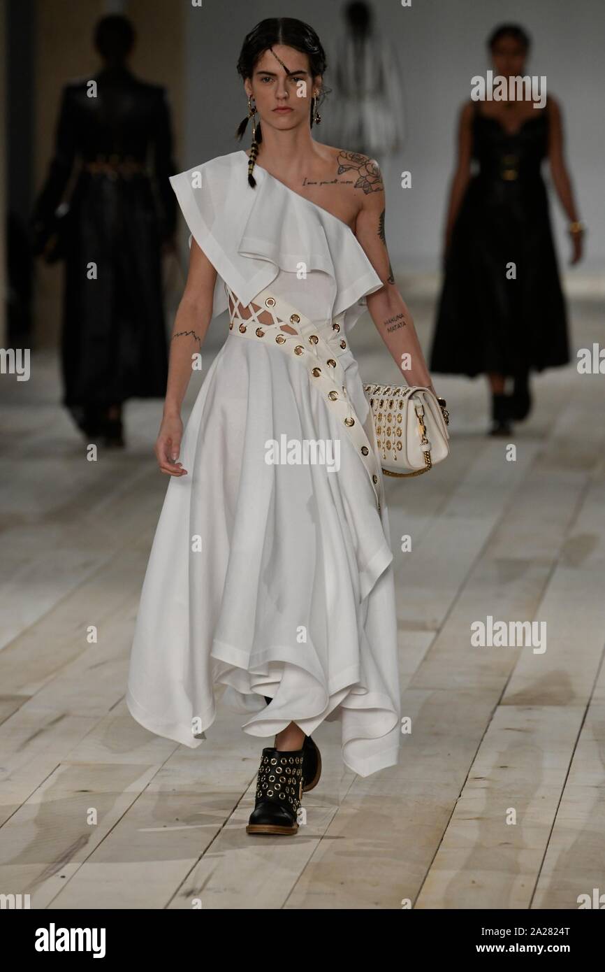 Paris, France. 30th Sep, 2019. A model presents creations of ALEXANDER MCQUEEN as part of its Spring/Summer 2020 women's ready-to-wear collection show during Paris Fashion Week in Paris, France, Sept. 30, 2019. Credit: Piero Biasion/Xinhua/Alamy Live News Stock Photo