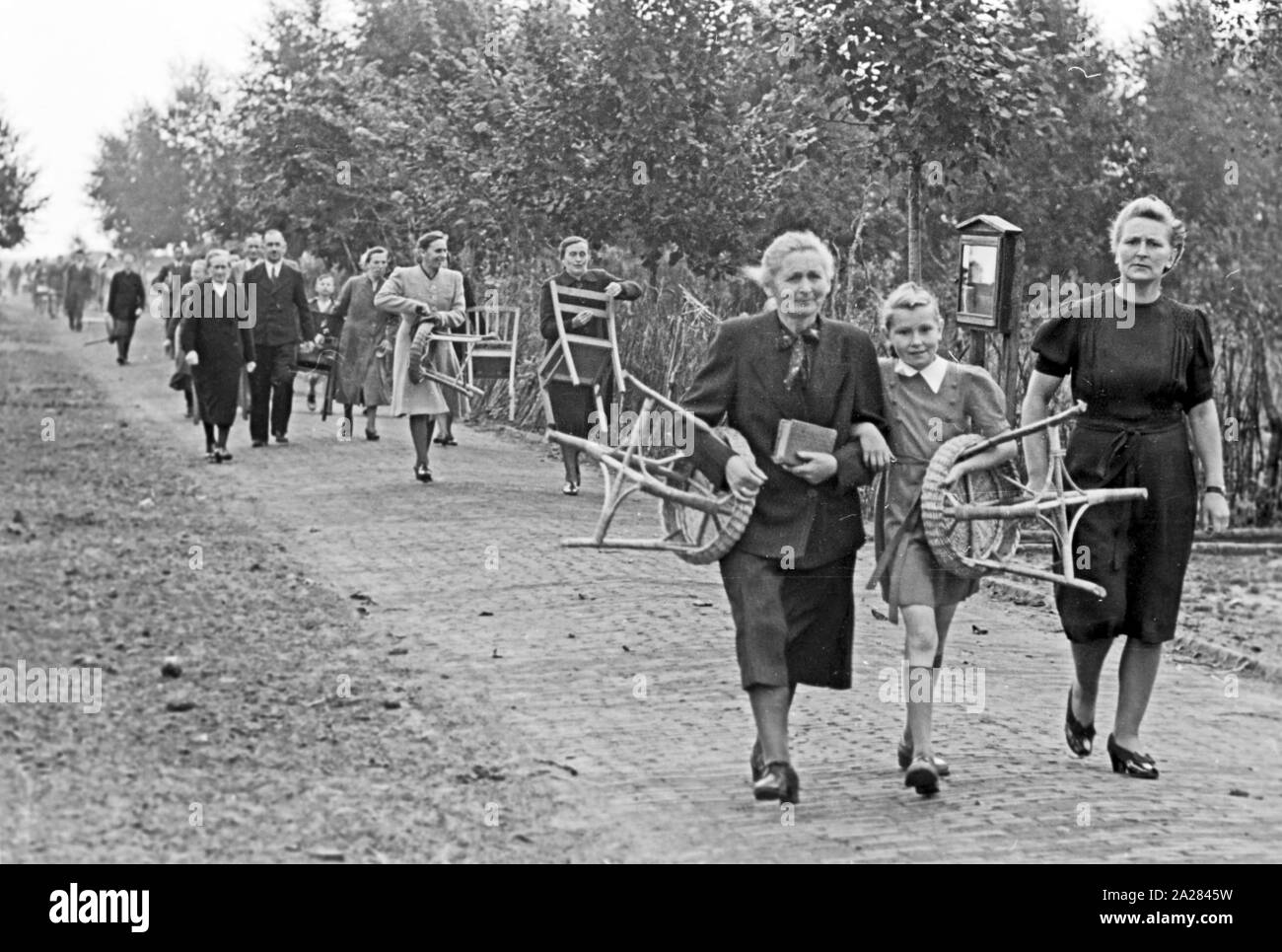 Village 1940 Black and White Stock Photos & Images - Alamy