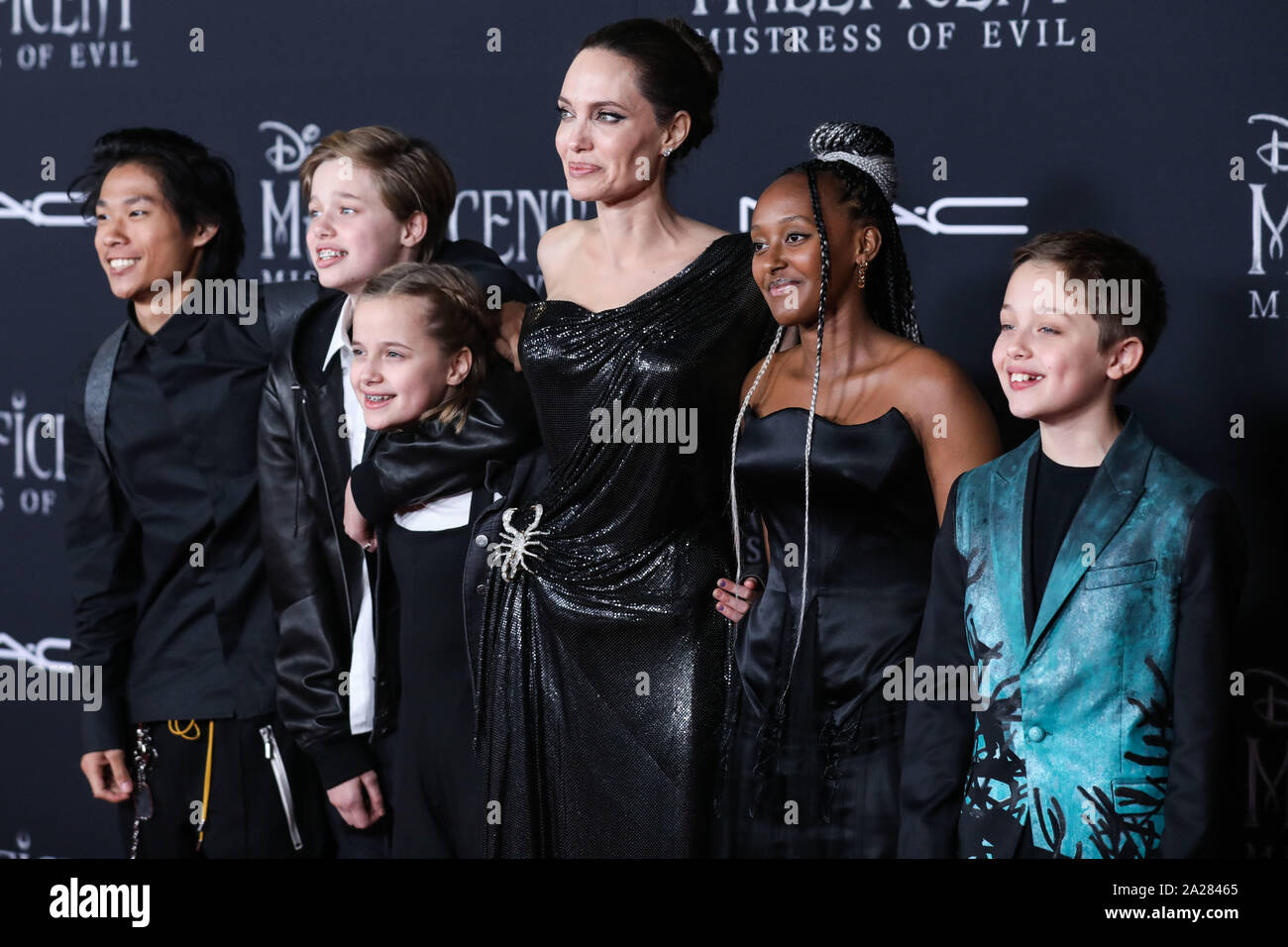 Hollywood, United States. 30th Sep, 2019. HOLLYWOOD, LOS ANGELES, CALIFORNIA, USA - SEPTEMBER 30: Pax Thien Jolie-Pitt, Shiloh Nouvel Jolie-Pitt, Vivienne Marcheline Jolie-Pitt, Angelina Jolie, Zahara Marley Jolie-Pitt and Knox Leon Jolie-Pitt arrive at the World Premiere Of Disney's 'Maleficent: Mistress Of Evil' held at the El Capitan Theatre on September 30, 2019 in Hollywood, Los Angeles, California, United States. (Photo by Xavier Collin/Image Press Agency) Credit: Image Press Agency/Alamy Live News Stock Photo