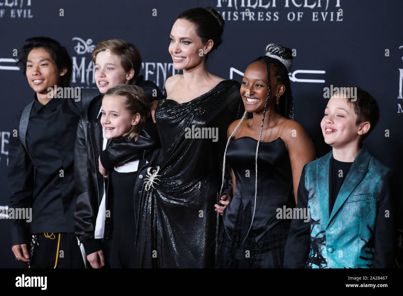 Hollywood, United States. 30th Sep, 2019. HOLLYWOOD, LOS ANGELES, CALIFORNIA, USA - SEPTEMBER 30: Pax Thien Jolie-Pitt, Shiloh Nouvel Jolie-Pitt, Vivienne Marcheline Jolie-Pitt, Angelina Jolie, Zahara Marley Jolie-Pitt and Knox Leon Jolie-Pitt arrive at the World Premiere Of Disney's 'Maleficent: Mistress Of Evil' held at the El Capitan Theatre on September 30, 2019 in Hollywood, Los Angeles, California, United States. (Photo by Xavier Collin/Image Press Agency) Credit: Image Press Agency/Alamy Live News Stock Photo