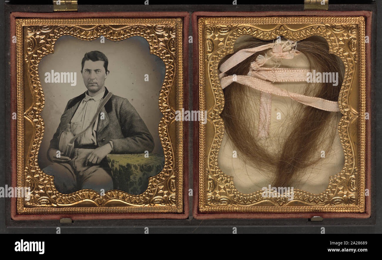 Private James W. McCulloch of Co. E, 7th Georgia Infantry Regiment holding wooden canteen, with lock of hair, obituary, and poem in case Stock Photo