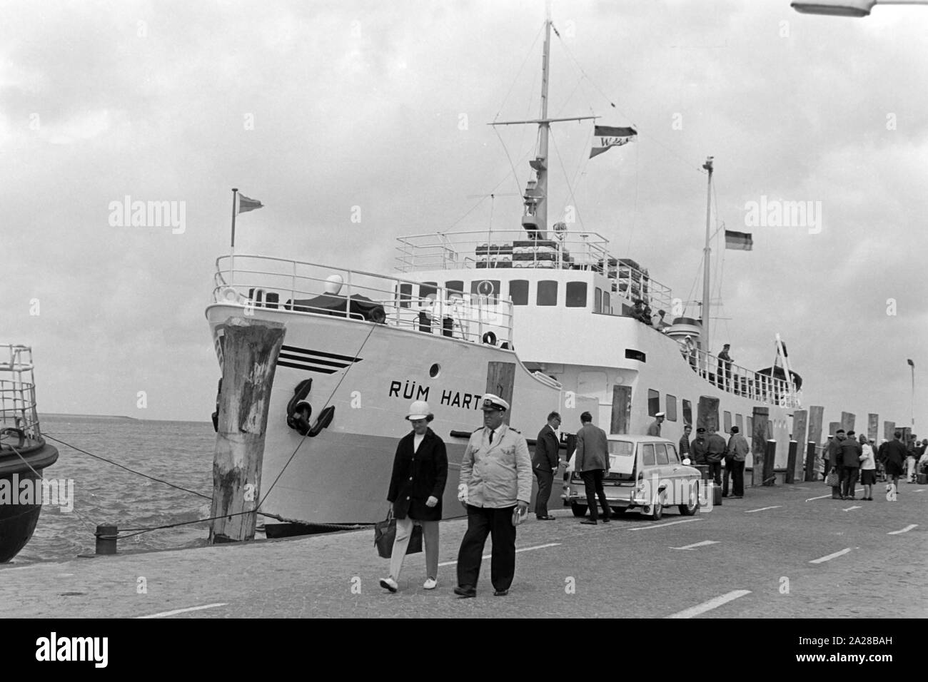 Motorschiff 'Rüm Hart 1' im Hafen von Wyk auf Föhr, Deutschland 1960er Jahre. Motor ship 'Ruem Hart' at Wyk harbor on Foehr island, Germany 1960s. Stock Photo