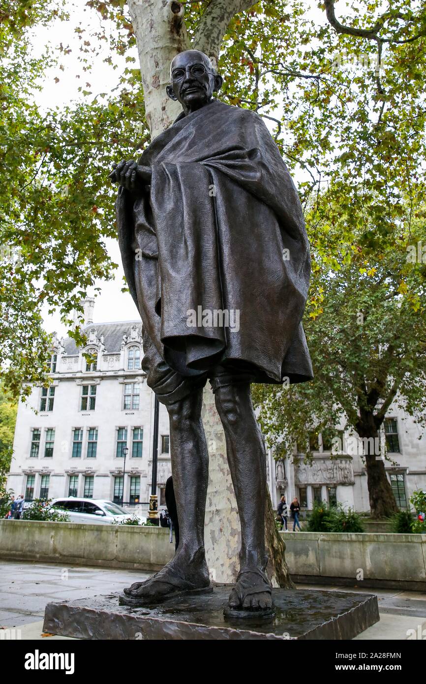 London, UK. 1st Oct, 2019. Statue of Mahatma Gandhi at Parliament Square in Westminster. On Tuesday 2 October 2019, the Indian Prime Minister Narendra Modi is to lead the nation in paying tribute to freedom movement leader and father of the nation, Mahatma Gandhi at his memorial in New Delhi, India on the 150th anniversary of his birth. Credit: Steve Taylor/SOPA Images/ZUMA Wire/Alamy Live News Stock Photo