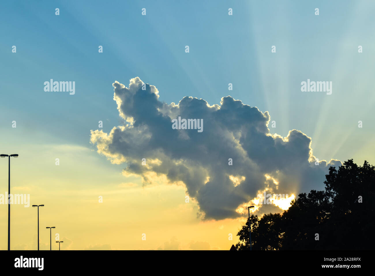 Yellow sun rays hi-res stock photography and images - Alamy