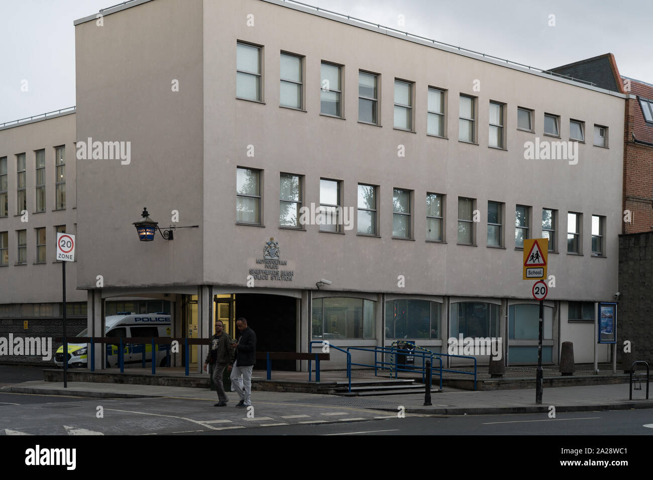 Views of Shepherds Bush police station in London. Photo date: Tuesday, October 1, 2019. Photo: Roger Garfield/Alamy Stock Photo