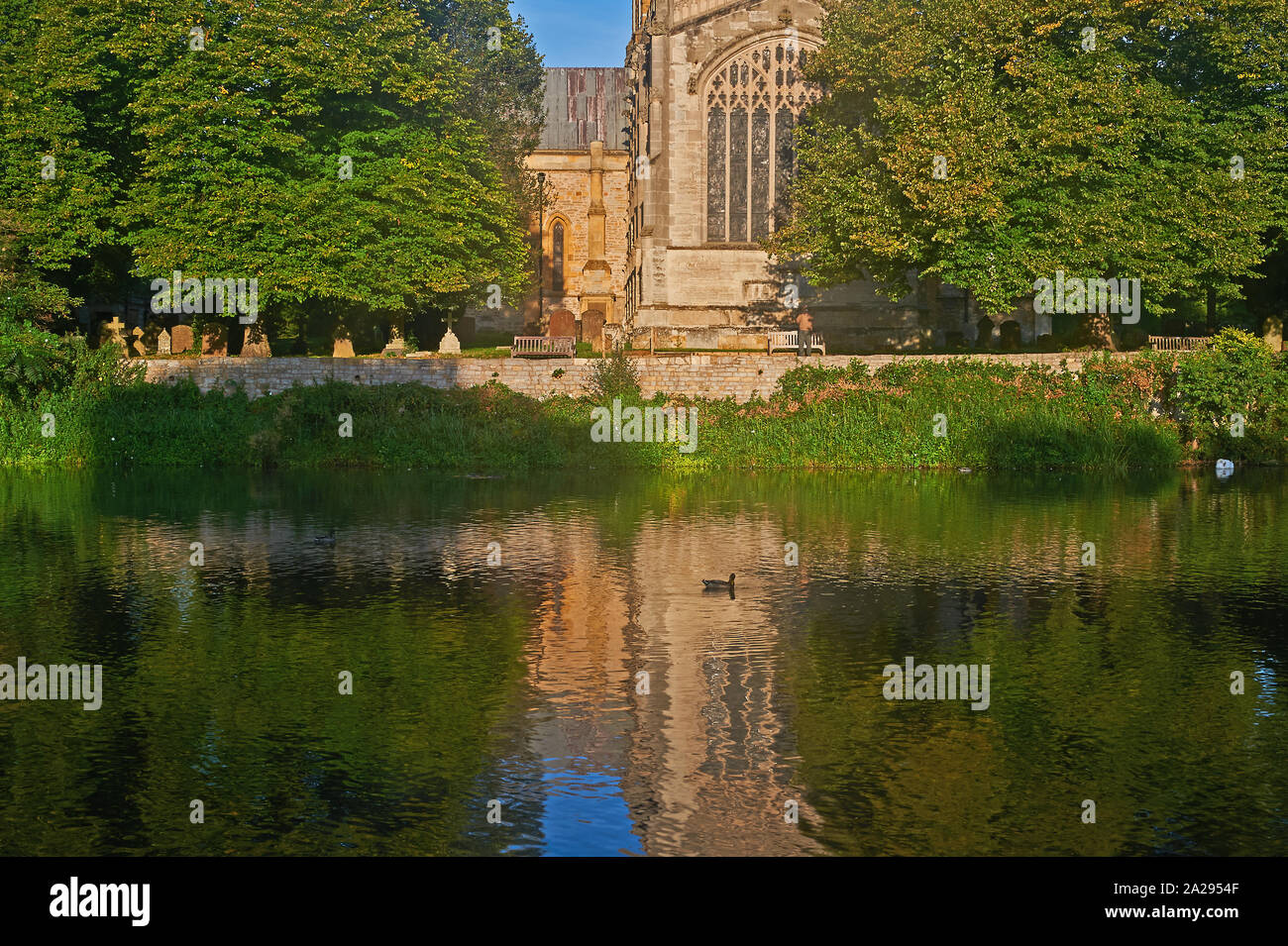 Stratford upon Avon, Warwickshire and Holy Trinity church, burial place of William Shakespeare, stands on the banks of the River Avon. Stock Photo