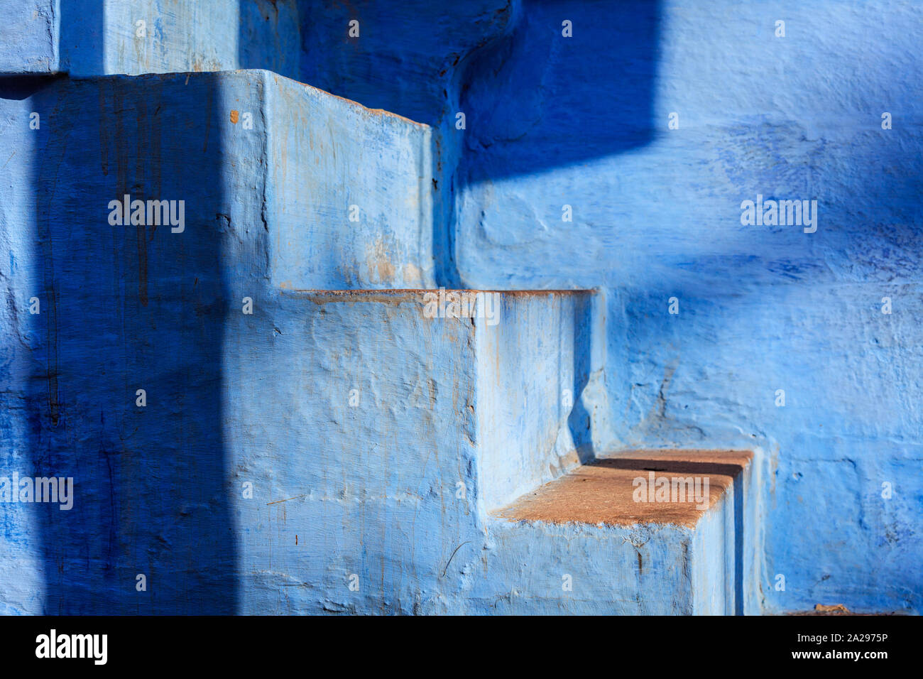 Stairs of blue painted house in Jodhpur, Blue City around Mehrangarh Fort. Jodphur, Rajasthan Stock Photo