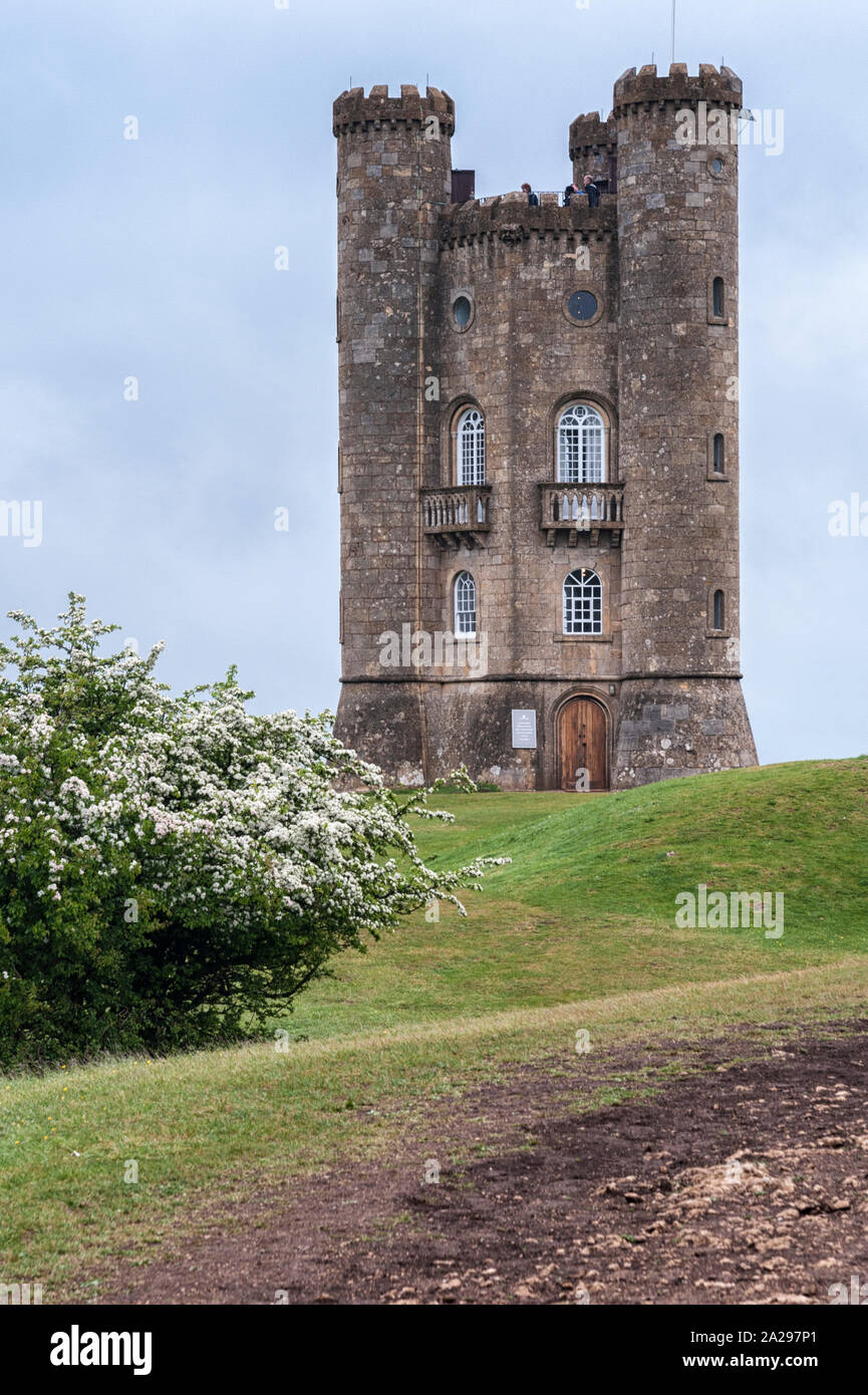 Broadway Tower is a folly on Broadway Hill, near the large village of Broadway, in the English county of Worcestershire, Cotswolds, UK – Beacon Tower Stock Photo