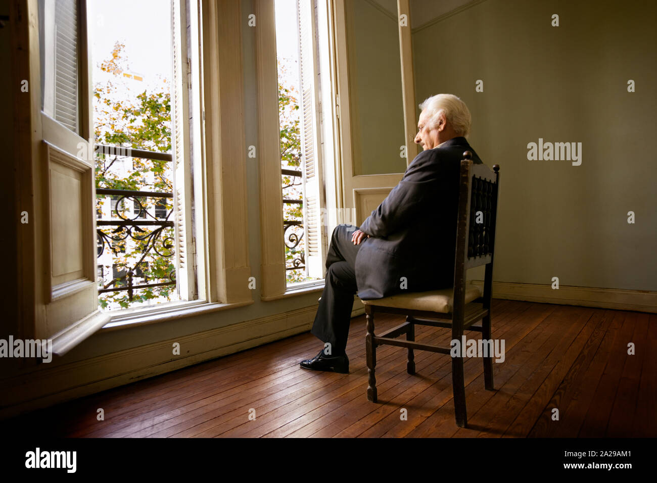 Side view pensive senior man hi-res stock photography and images - Alamy