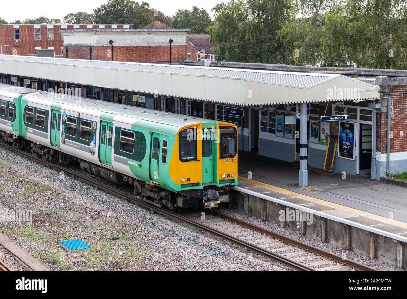 A great western train at the platform of a UK train station Stock Photo