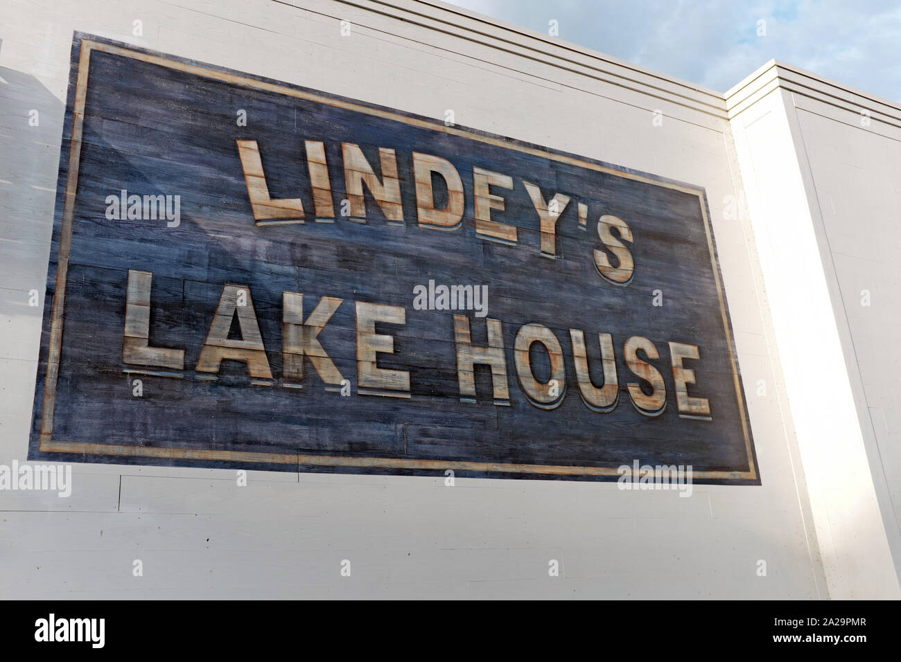 Lindeys lake house restaurant hires stock photography and images Alamy