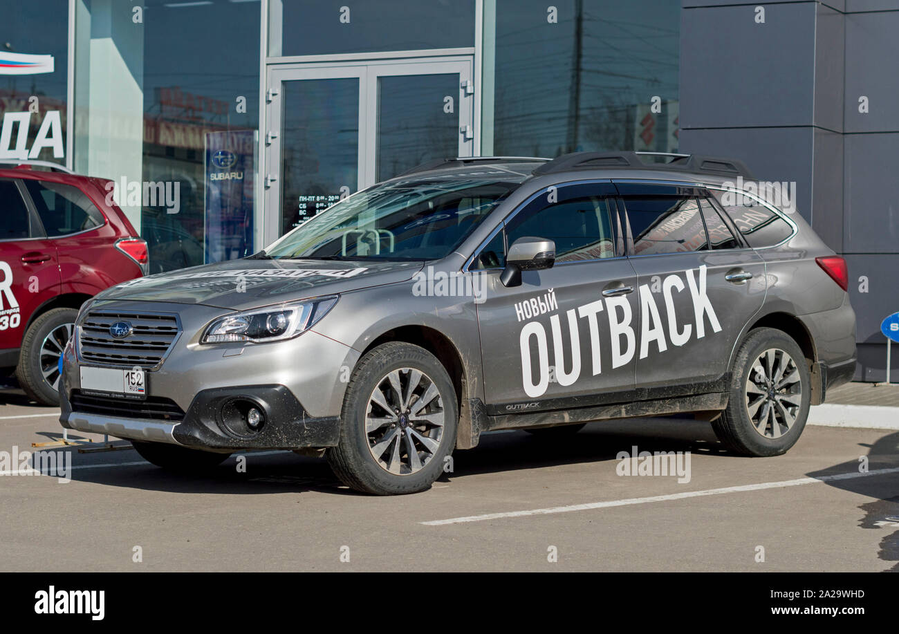 Dealer Center Mitsubishi The Sample For Test Driving In The City Car Mitsubishi Pajero Russia Stock Photo Alamy
