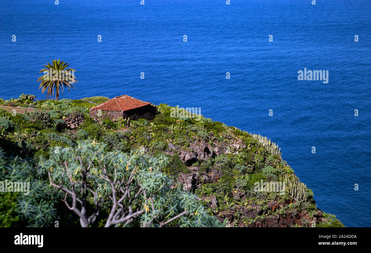 Traditional canarian house on the cliff edge, Santo Domingo de Garafía
