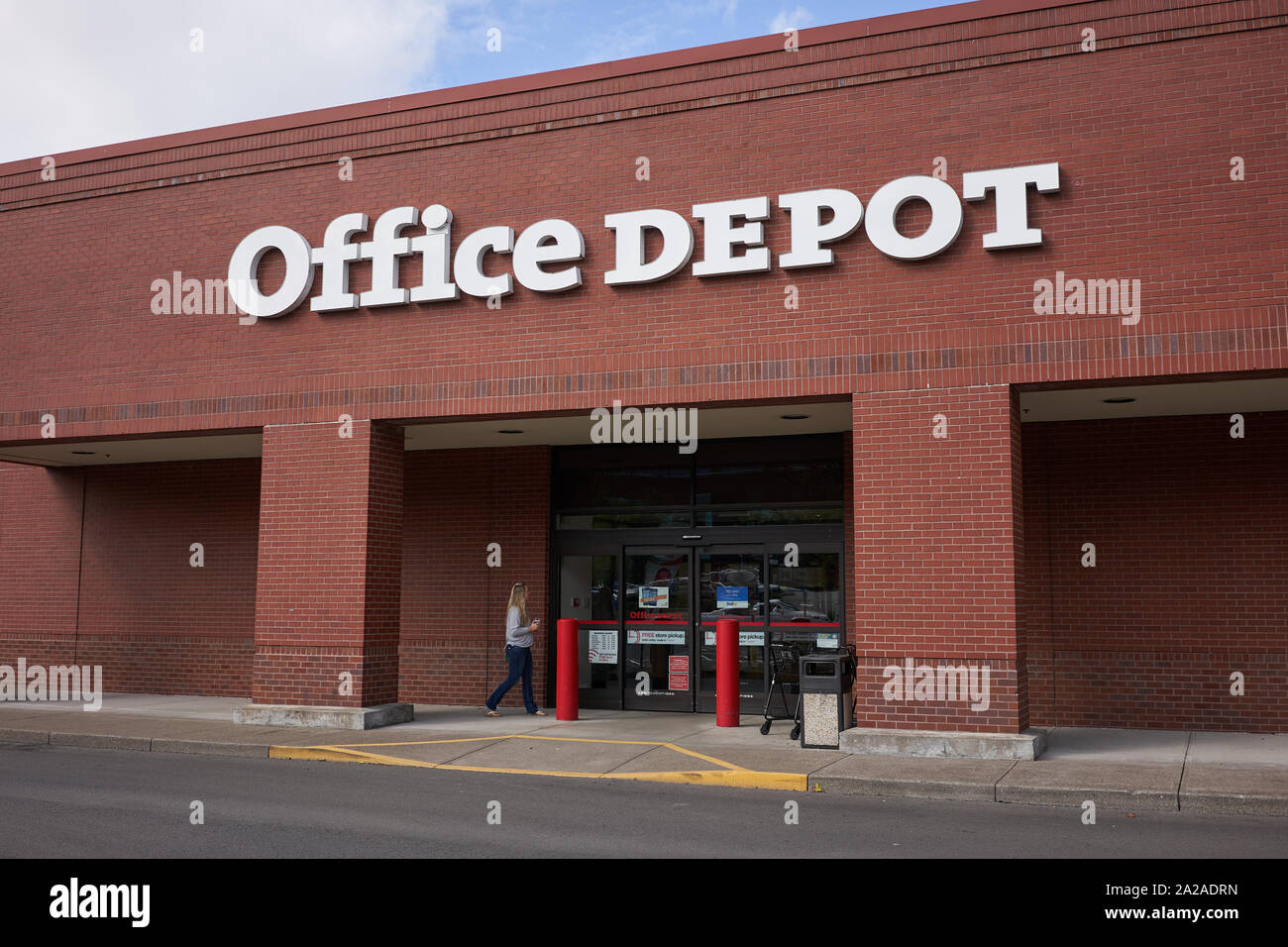 Tigard, Oregon, USA - Sep 16, 2019: Office Depot Store exterior. Stock Photo