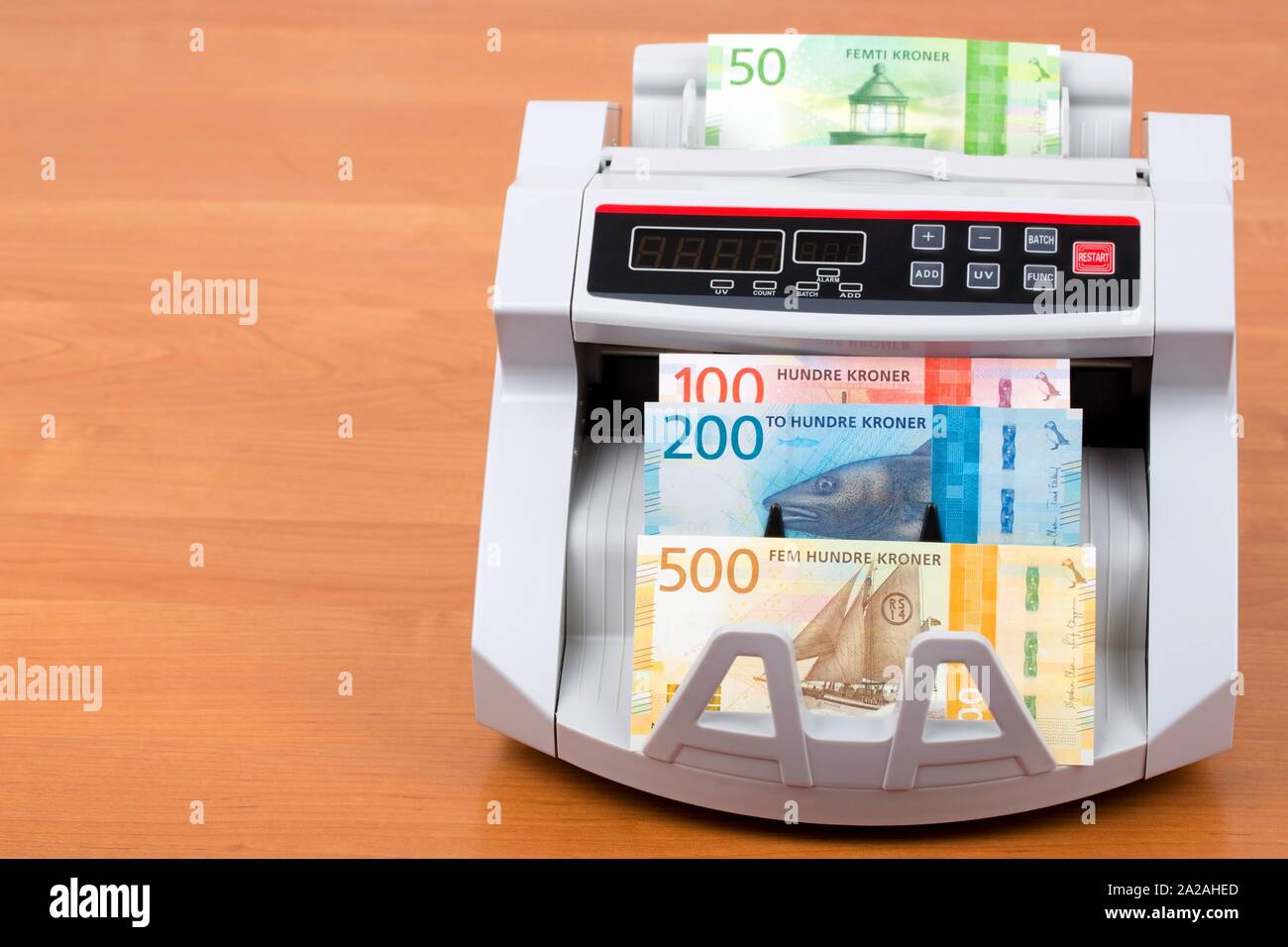 Norwegian Krone In A Counting Machine Stock Photo Alamy norwegian-krone-in-a-counting-machine-stock-photo-alamy