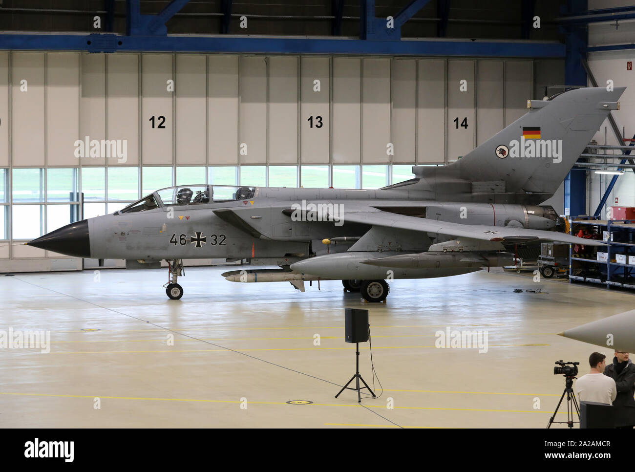 Laage, Germany. 01st Oct, 2019. At an appeal at Laage Air Base for the commissioning of the Air Force School of Weapons, a 'Phantom' fighter aircraft is standing in the maintenance hangar. Credit: Bernd Wüstneck/dpa-Zentralbild/dpa/Alamy Live News Stock Photo