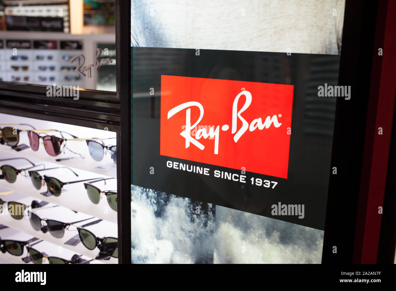 ray ban glasses store