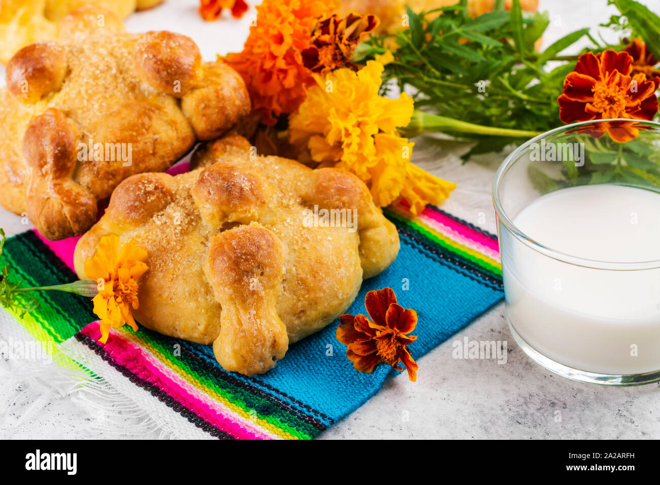 Traditional mexican pan de muertos Stock Photo Alamy