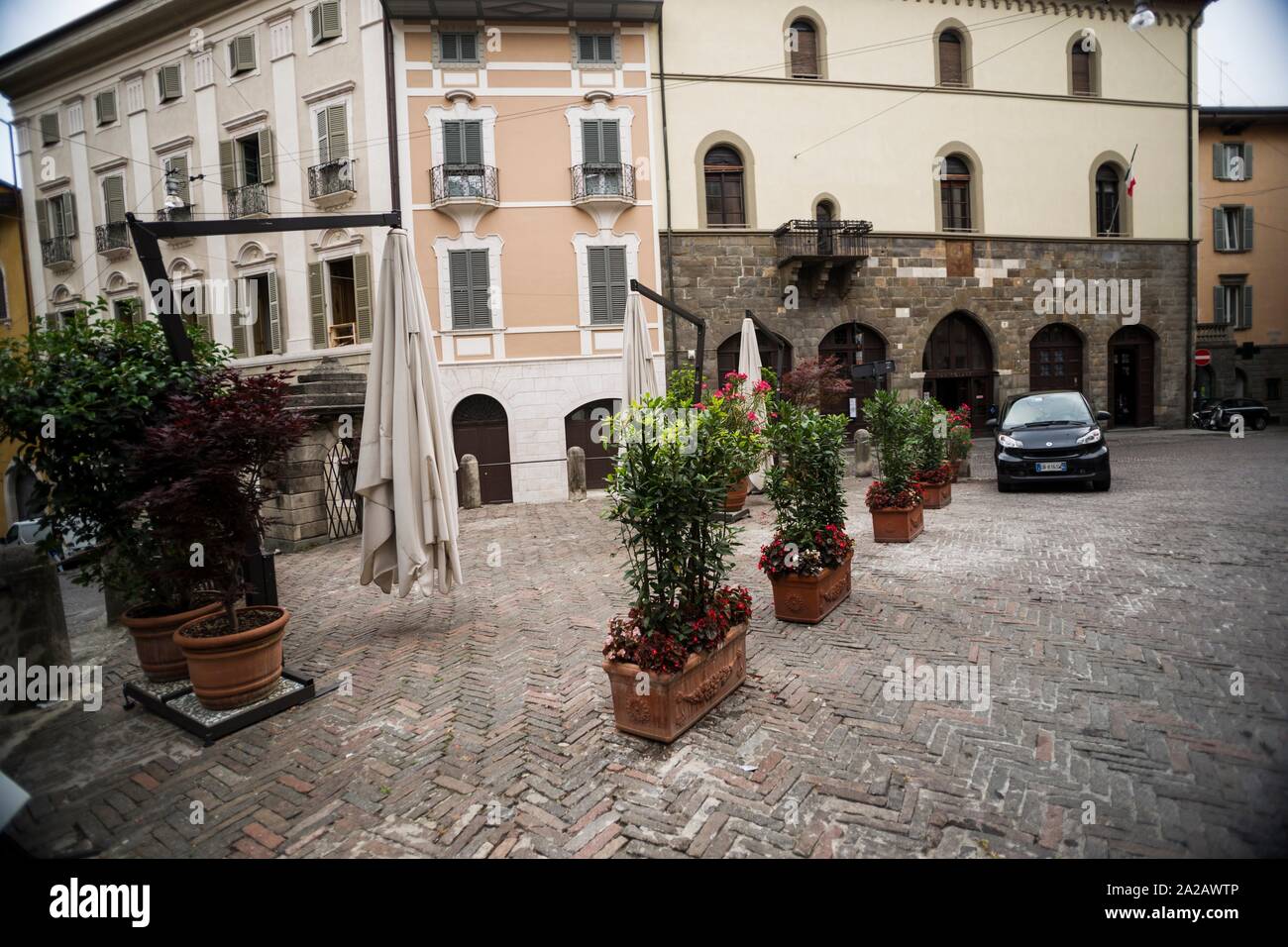 Piazza Mercato delle Scarpe (Shoe Market Square), Upper Town (Città Alta).  Bergamo, Lombardy, Italy, Europe Stock Photo - Alamy