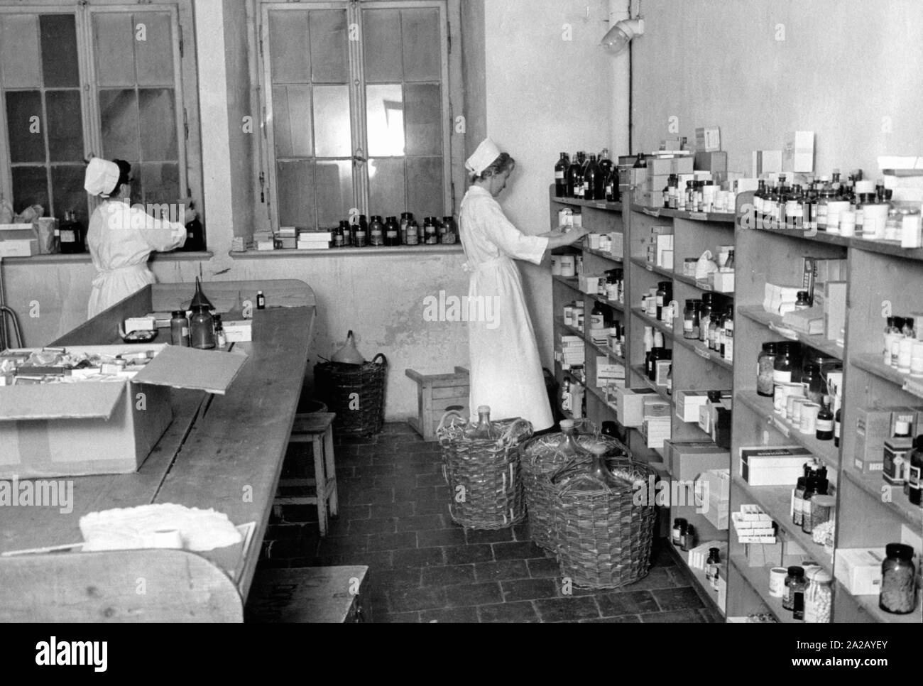 1950s nurse hospital hi-res stock photography and images - Alamy