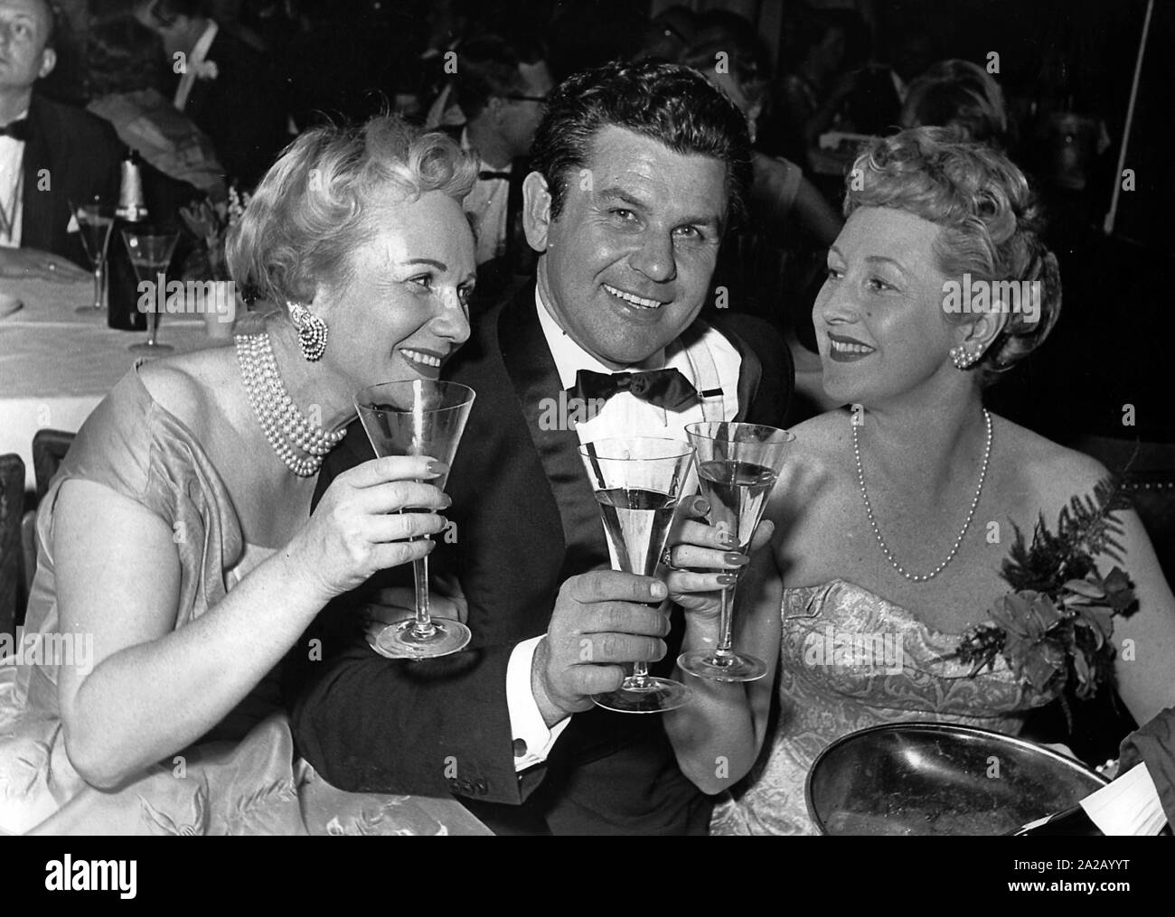 From left to right: actress Vera Kalman, opera singer Franz Klarwein, and his wife, the opera singer Sari Barabas, at the bal pare of the Muenchner Illustrierte. Stock Photo