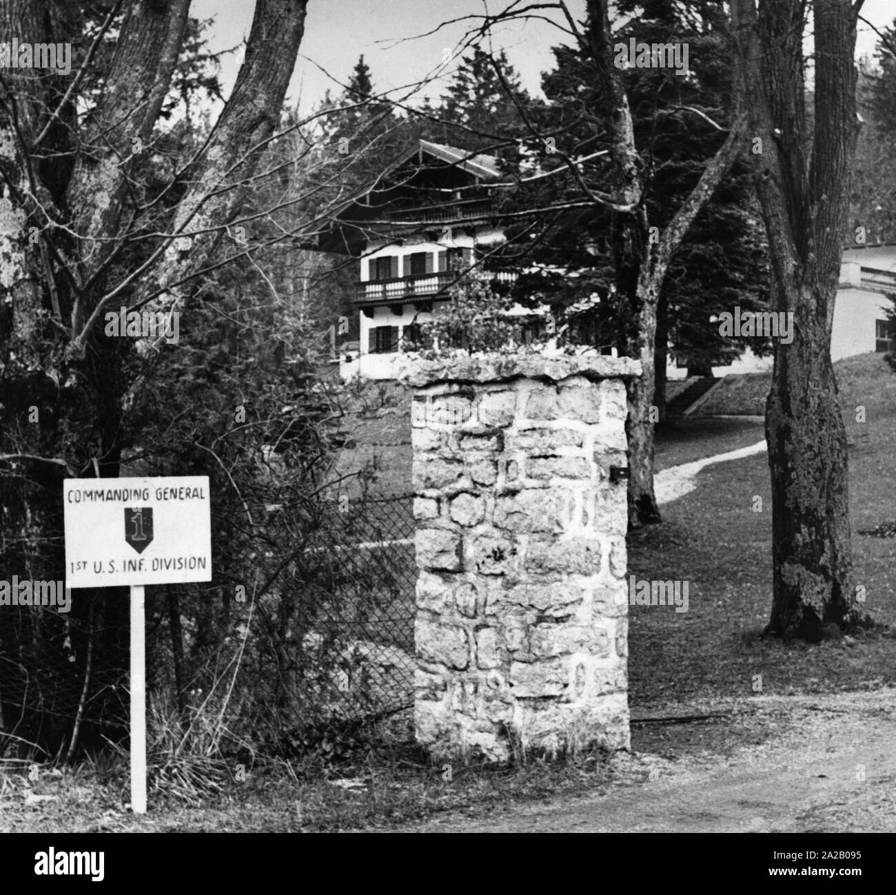 The house of Heinrich Himmler in Gmund am Tegernsee. On a sign in front of the house stands: 'Commanding General. 1st U.S. Inf. Division'. (undated photo) Stock Photo