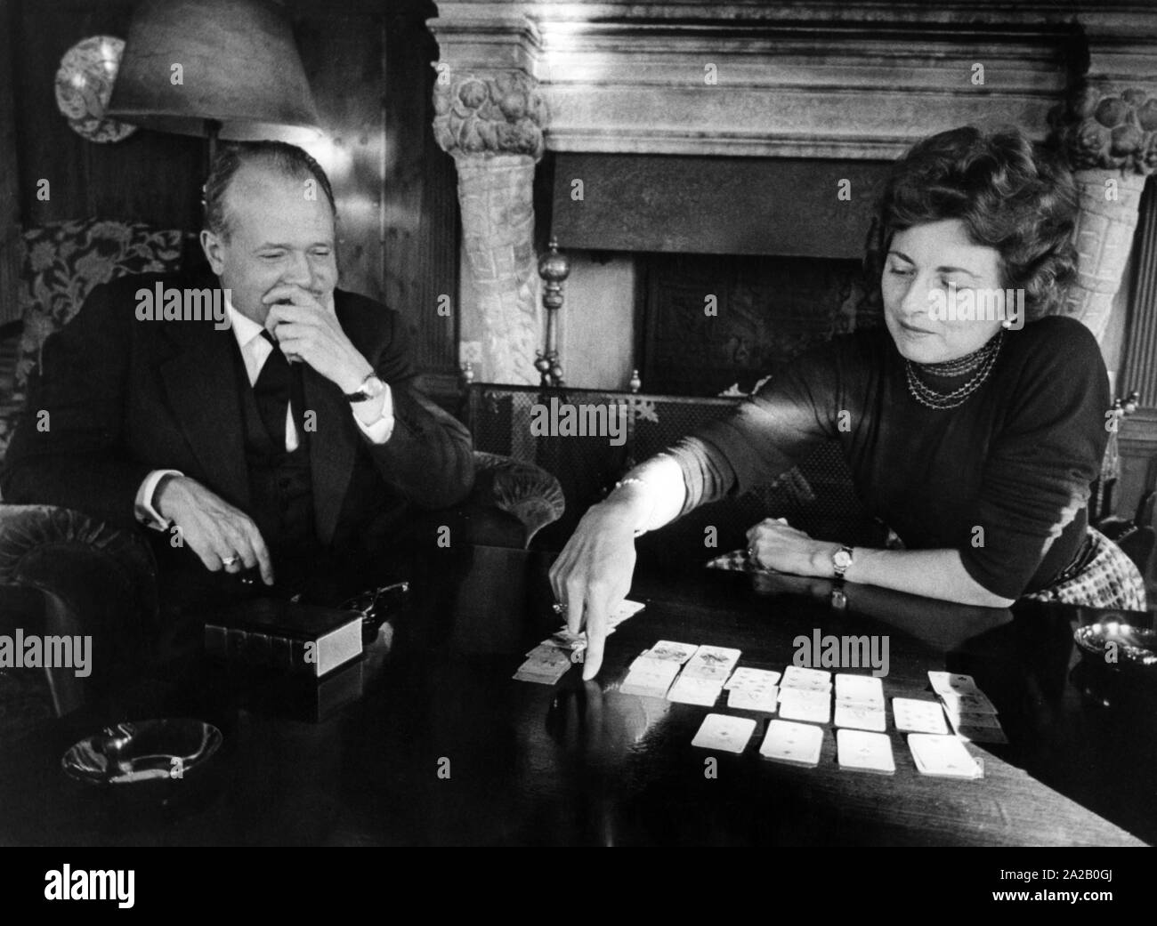 Franz Joseph II, Prince of Liechtenstein, and his wife Gina are playing