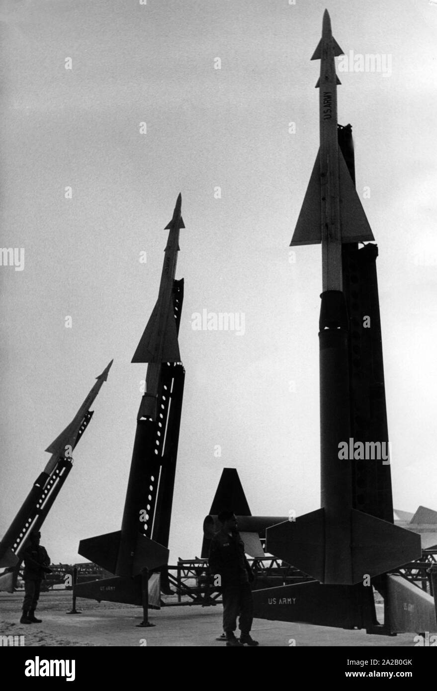 The picture shows US soldiers next to rocket systems of the type NIKE Ajax, presumably in the late 1950s. These ground-to-air missiles were designed to defend against enemy bombers. The picture was taken before the former Ludendorff Barracks in Kornwestheim near Stuttgart. Stock Photo