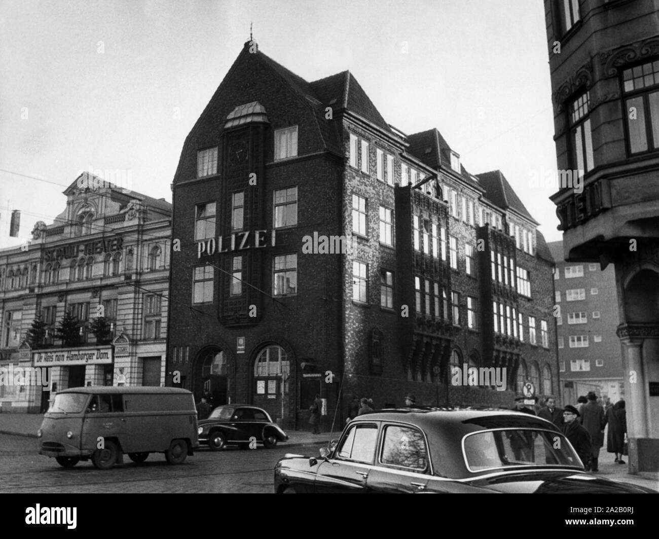 Exterior view of the famous police station on the Reeperbahn in Hamburg: the 'Davidwache'. The photo was made as part of the report 'The unusual trip to Germany of our reporter Stefan Roon. Our wonderland at night' of the Muenchner Illustrierte. Stock Photo