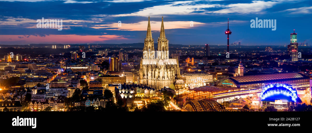 Cologne Cathedral at night, skyline of Cologne, Germany Stock Photo