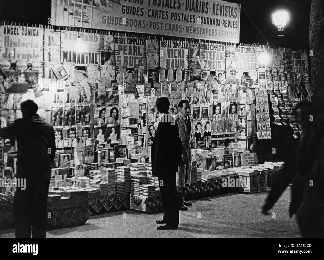 Newsstand in barcelona hires stock photography and images Alamy